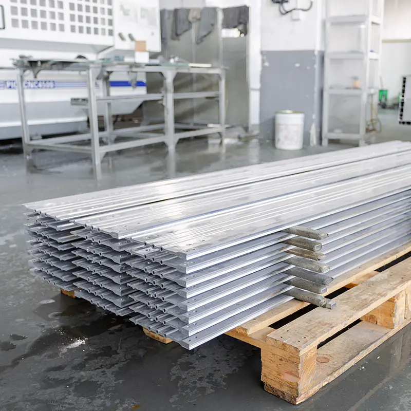Afwerkingsworkshop - Verwerking van hefmessen voor textielmachines